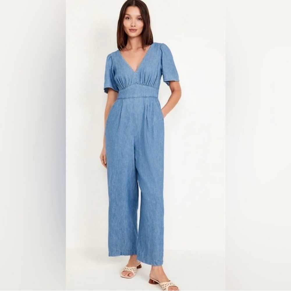 Petite Women's Light Blue V-Neck Wide-Leg Jumpsuit